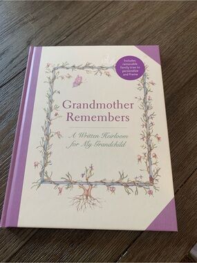 Grandmother Remembers Heirloom Memory Book - Purple & Cream